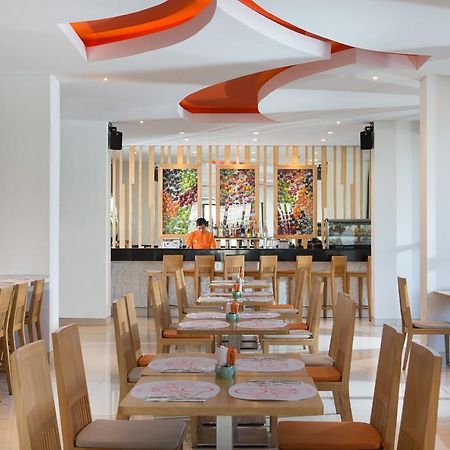 Harris Hotel Raya Kuta Lombok Eksteriør billede