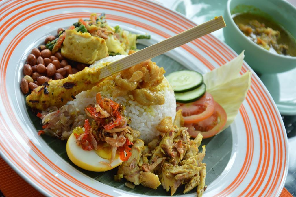 Harris Hotel Raya Kuta Lombok Eksteriør billede
