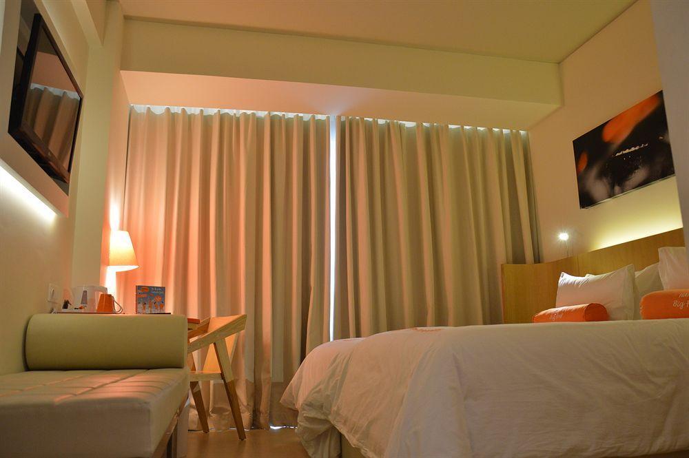 Harris Hotel Raya Kuta Lombok Eksteriør billede