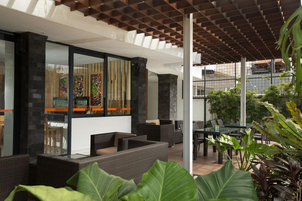 Harris Hotel Raya Kuta Lombok Eksteriør billede