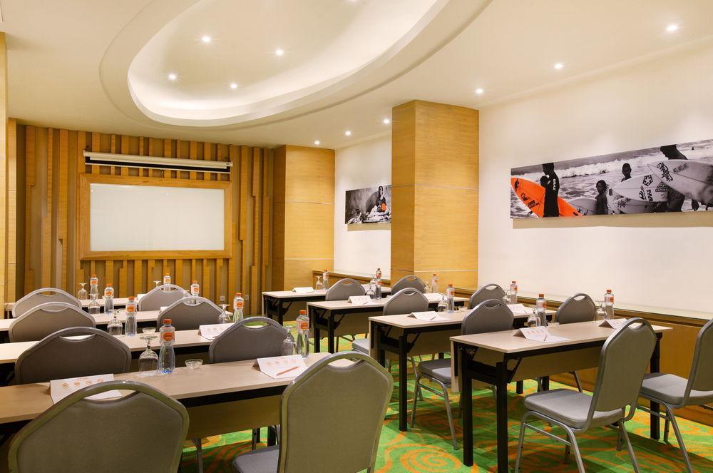 Harris Hotel Raya Kuta Lombok Eksteriør billede