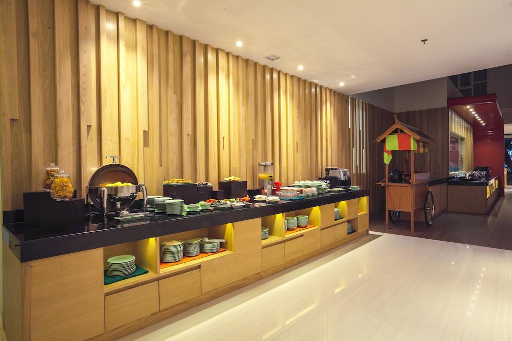 Harris Hotel Raya Kuta Lombok Eksteriør billede