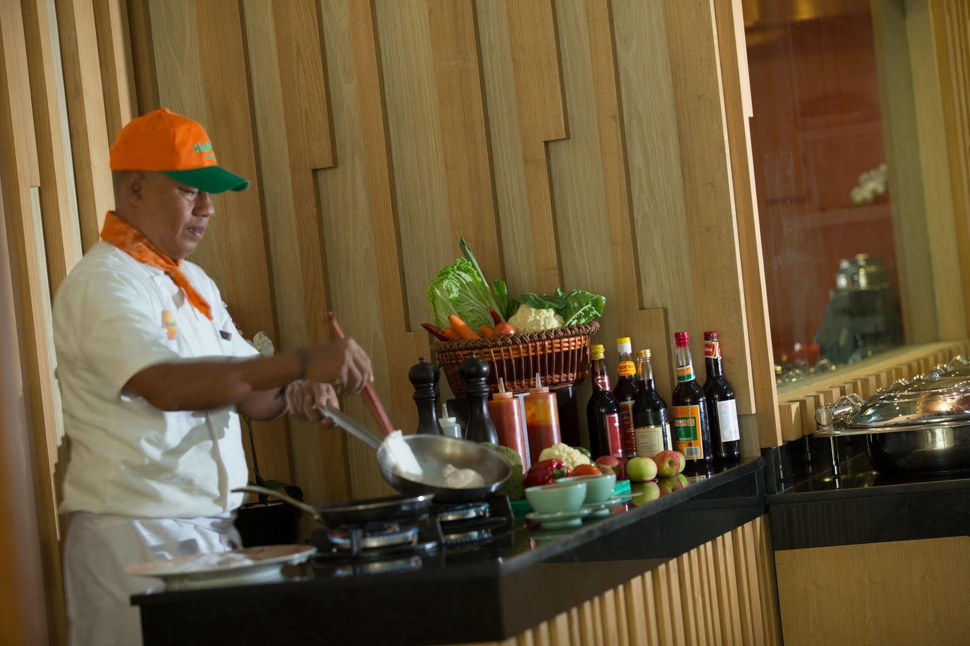 Harris Hotel Raya Kuta Lombok Eksteriør billede