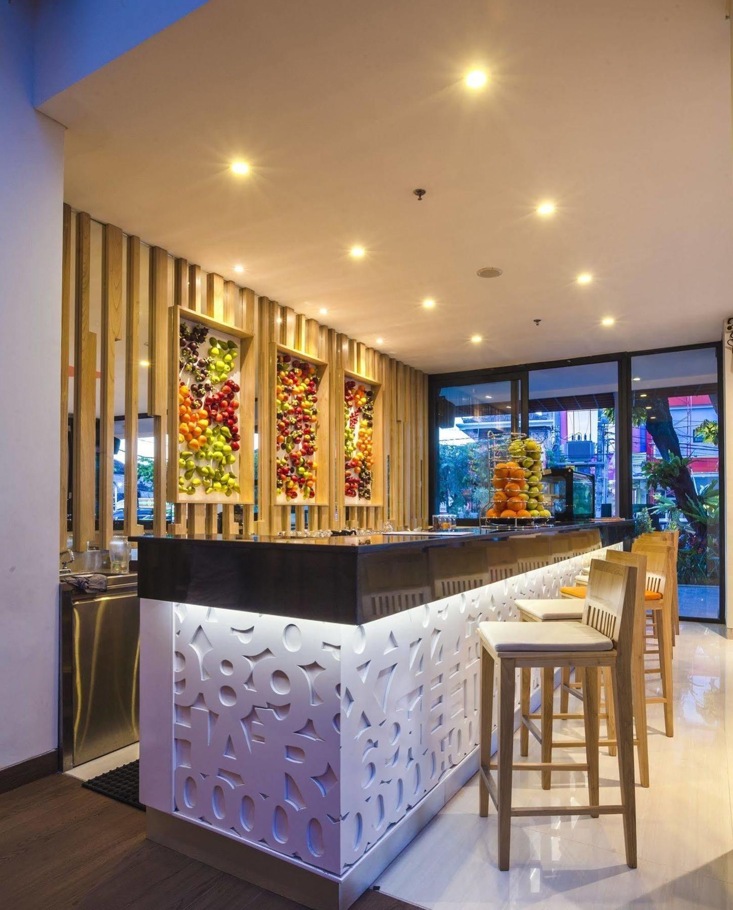 Harris Hotel Raya Kuta Lombok Eksteriør billede
