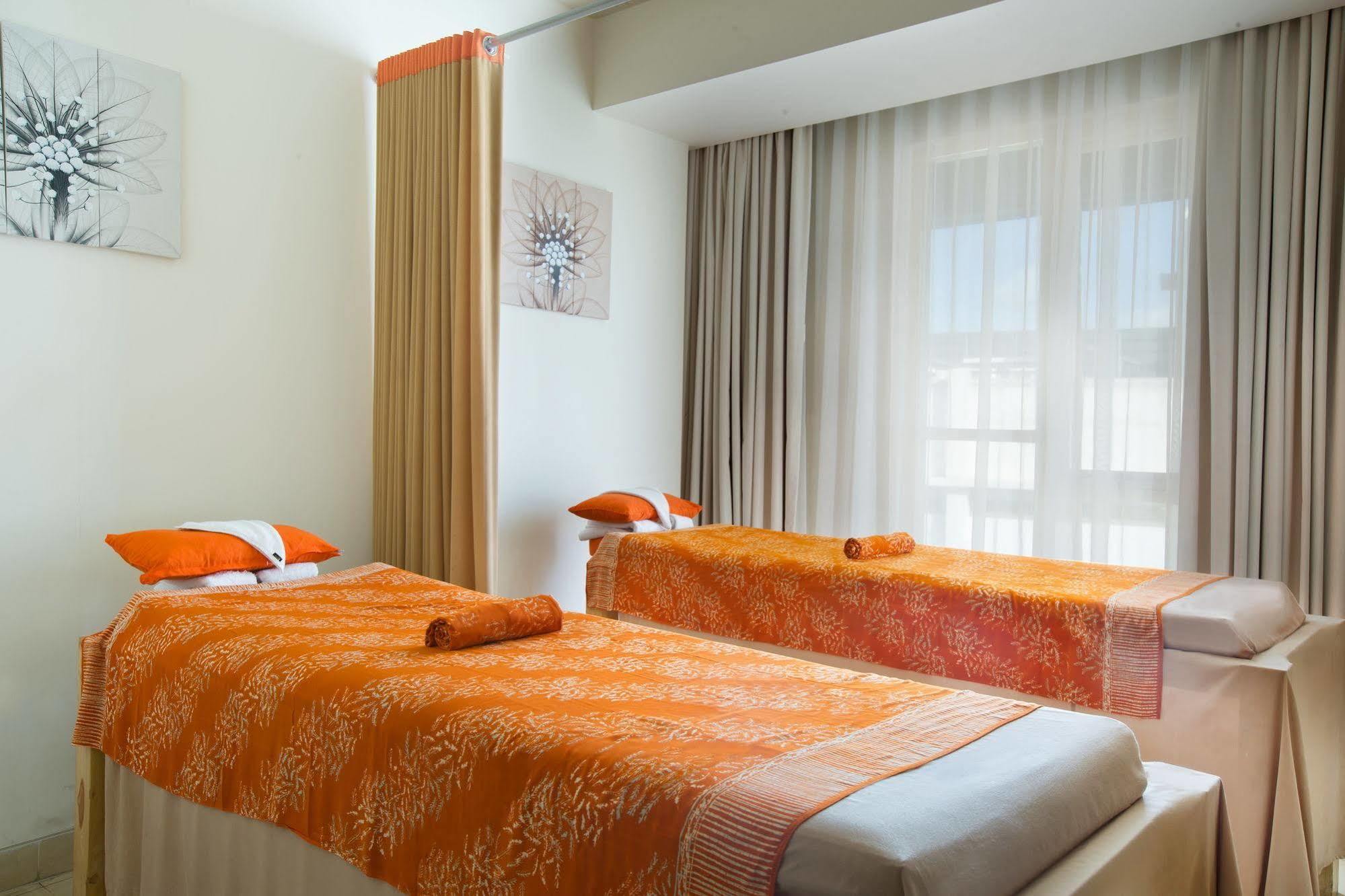 Harris Hotel Raya Kuta Lombok Eksteriør billede