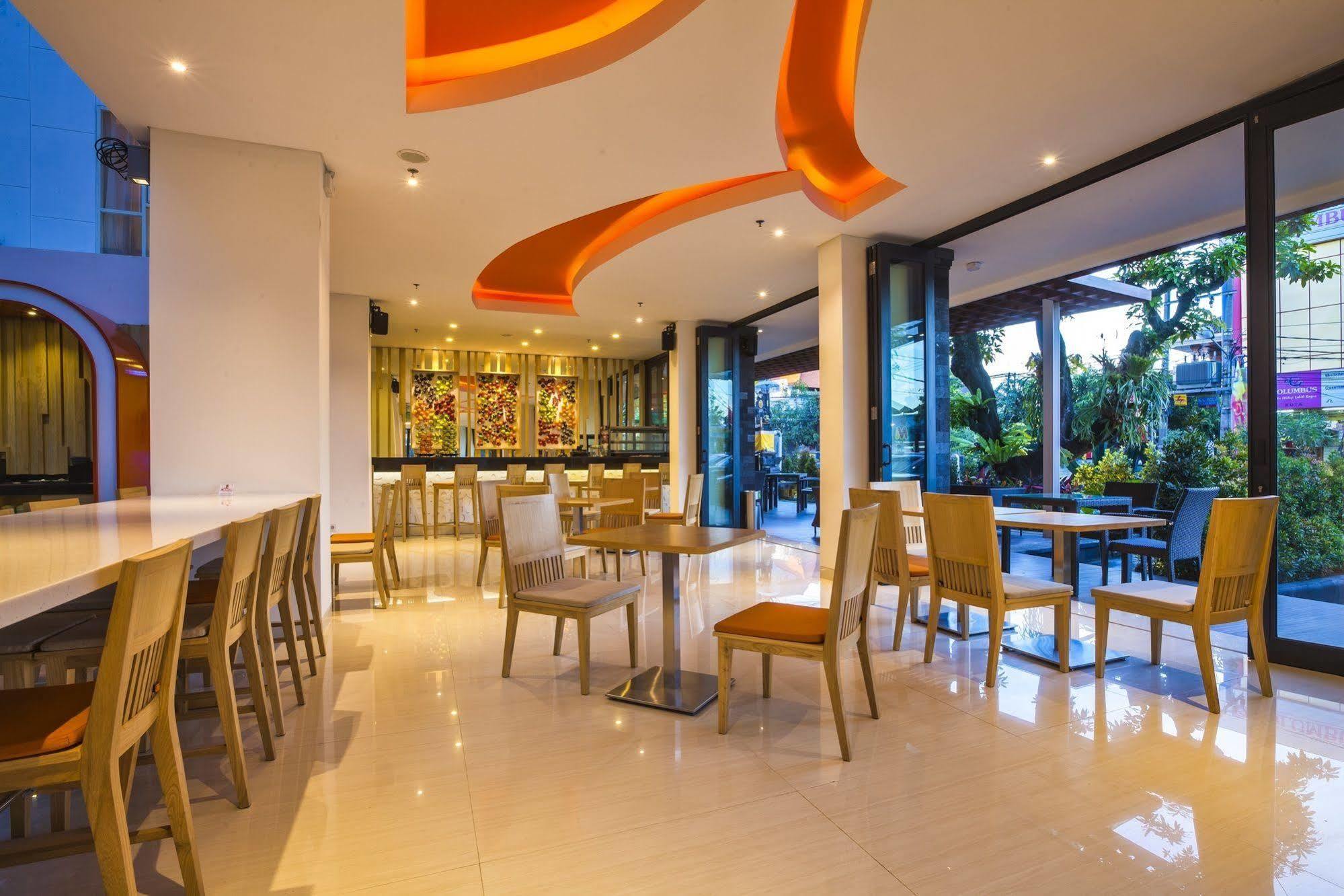 Harris Hotel Raya Kuta Lombok Eksteriør billede