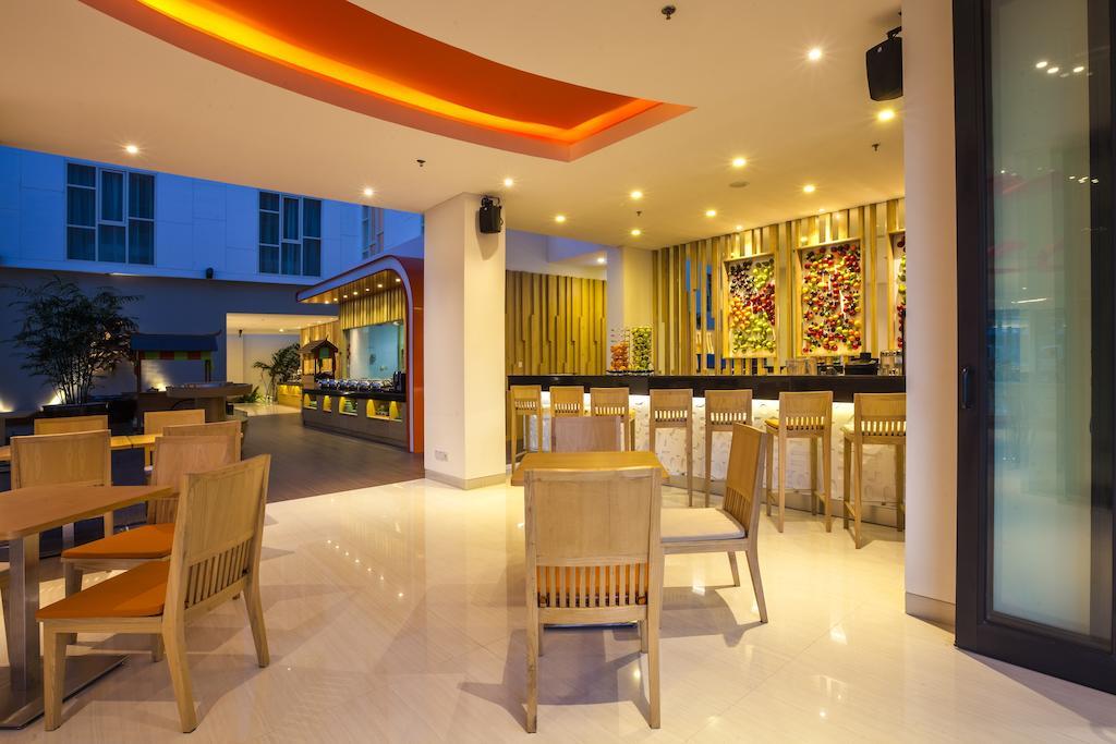 Harris Hotel Raya Kuta Lombok Eksteriør billede